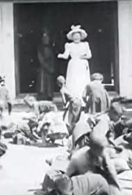 Enfants annamites ramassant des sapèques devant la Pagode des Dames (1901)